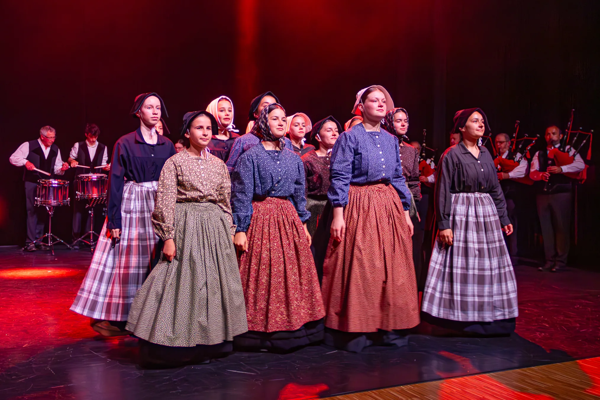 Adolescents du cercle de danse de la Kevrenn Alré