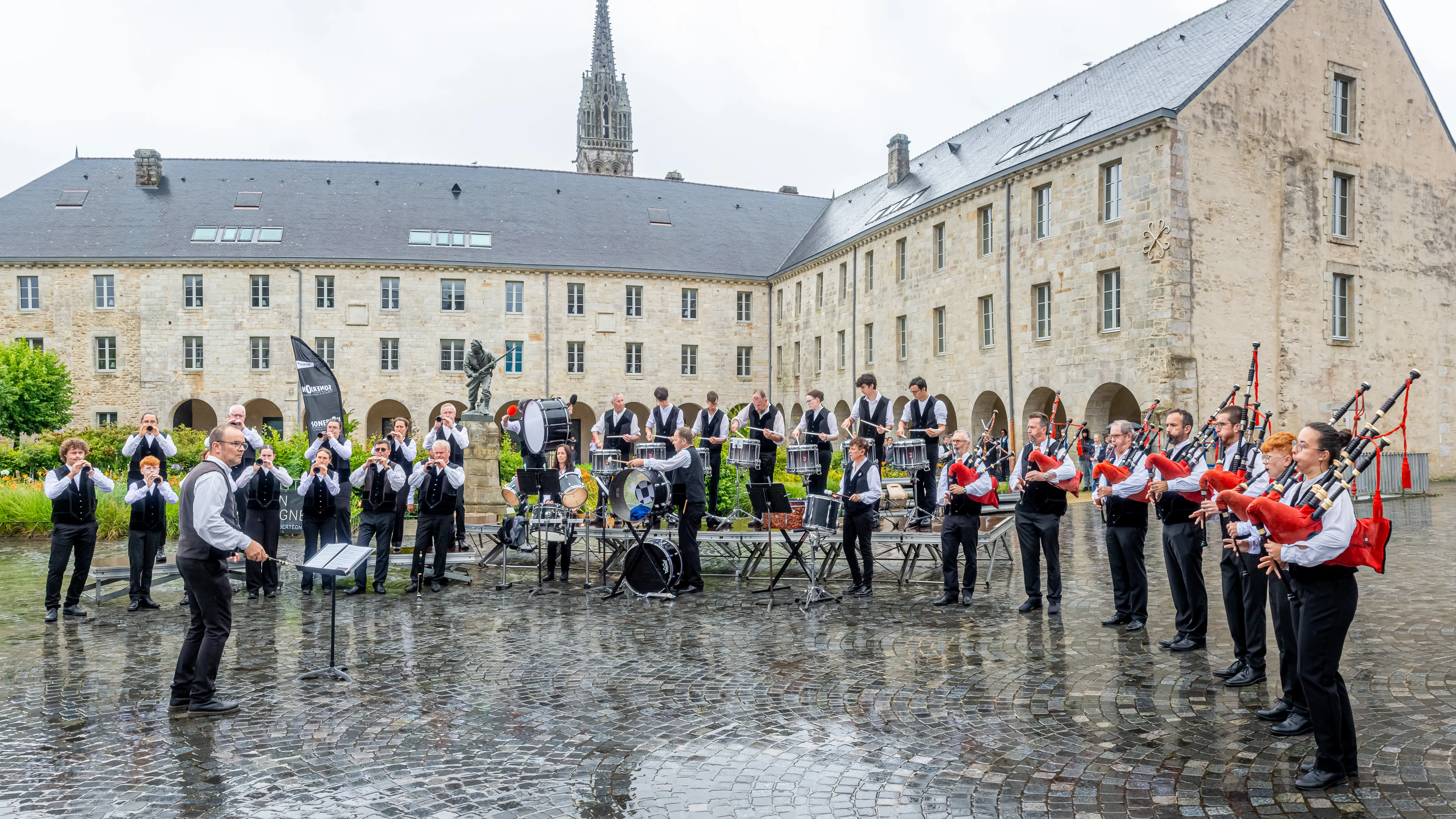 Le Bagadig de la Kevrenn Alré en concert